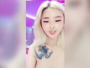chinese cam girl on live cellphone app