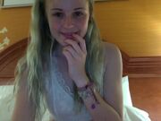 Lilbubbles fingering her pussy in webcam show 2016 May 26 212842