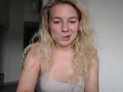 blondy beauty flashes tits