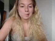 blondy beauty flashes tits