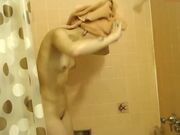 Katsmug takes a shower and rubs herself