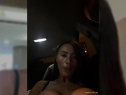 nicollediamondd boobs out in car