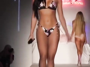 Bikini Show: Yovanna Ventura