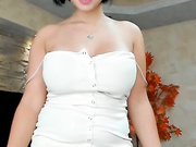 Raquelle_star shows huge boobs