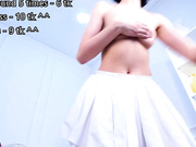 sunny_ellie shows her panties under her skirt