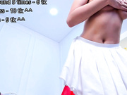 sunny_ellie shows her panties under her skirt