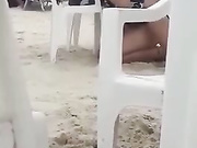 zoccola succhia il cazzo in spiaggia