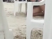 zoccola succhia il cazzo in spiaggia