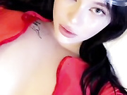 okichloeo showing her tits